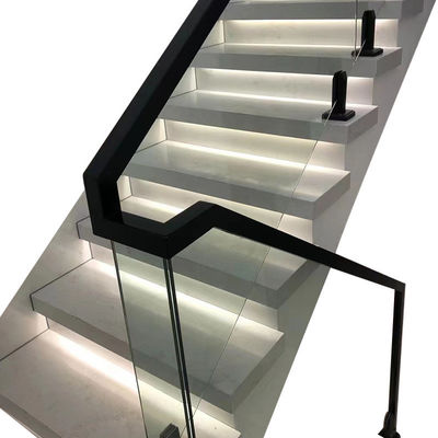 Glasgeländer im modernen Design-Stil für die Sicherheit in Innenräumen