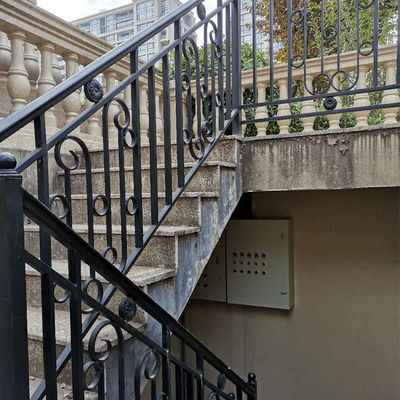 Moderne Wohnung Wand montiert Schmiedeisen Treppe Geländer Handschrauber Bar für Heimdesign