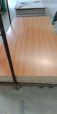 Professionelle Produktionsunterstützung Feuchtigkeitsdichtes Melaminkarton im modernen Design-Stil
