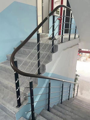 Modernes Design Eisen Treppengeländer für Außenholztreppen an der Wand neuestes Design