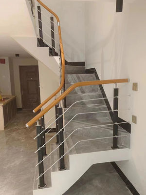 Modernes Design Eisen Treppengeländer für Außenholztreppen an der Wand neuestes Design