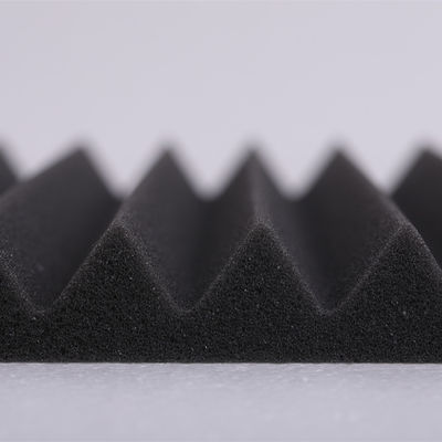 Akustische Schaumstoff-Tonplatten für eine effektive Schalldämmung in modernen Büros