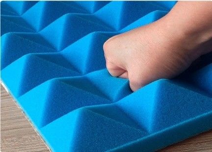 Hochdichte-Pyramide-Akustik-Schaumplatten für die Schallabsorption moderner Bürogebäude