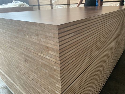 Feuchtigkeitsfeste Niedrigdichte E1 E2 Melamin Mdf-Blatt für Möbelverpackung Bürogebäude