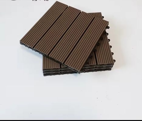 Terrasse Holz Kunststoff Komposit Kaffee WPC 300 * 300mm Bodenfliesen für glatten Garten