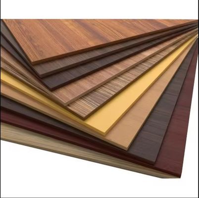 1220x2440mm Weißlaminate aus nichtmetallischem Melamin MDF Sperrholz für Wohnmöbel